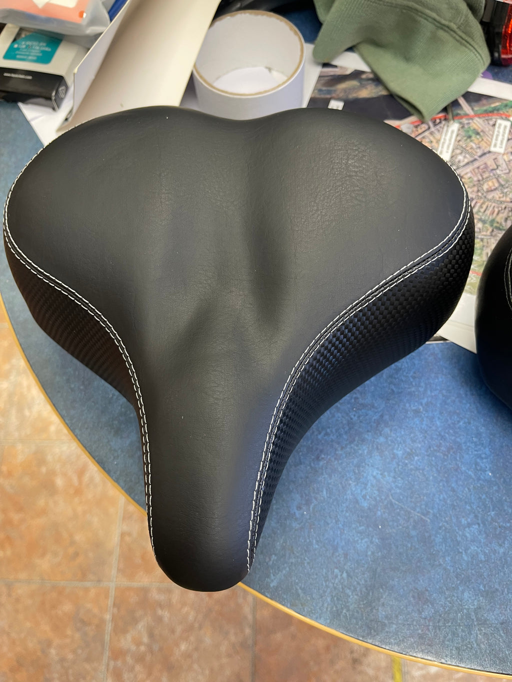 UNISEX EXTRA WIDE COMFORT SPRUNG SADDLE BLACK