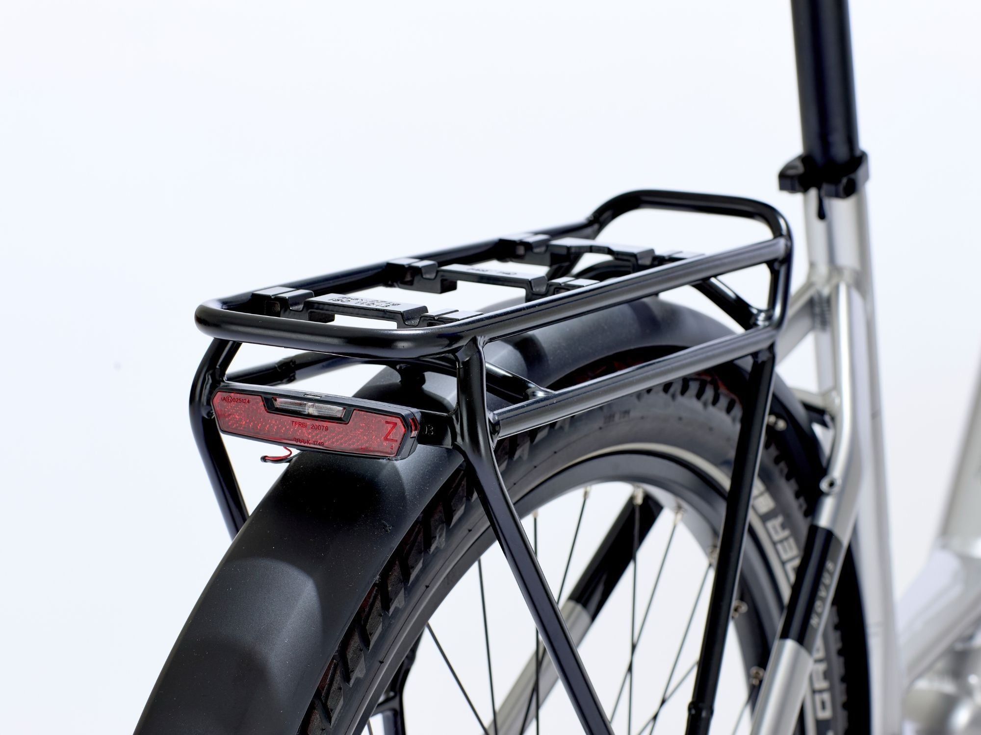 2026 Raleigh Novus Lowstep Platinum Chrome Gloss